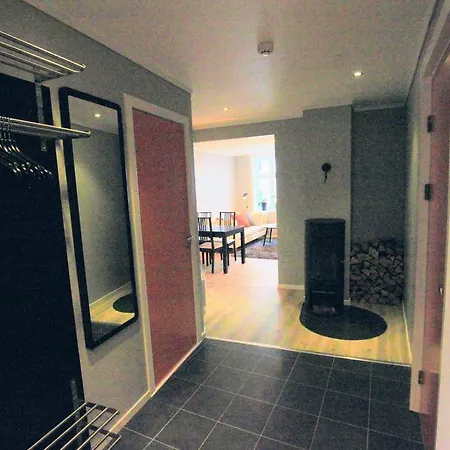 Modern_dark_apartment